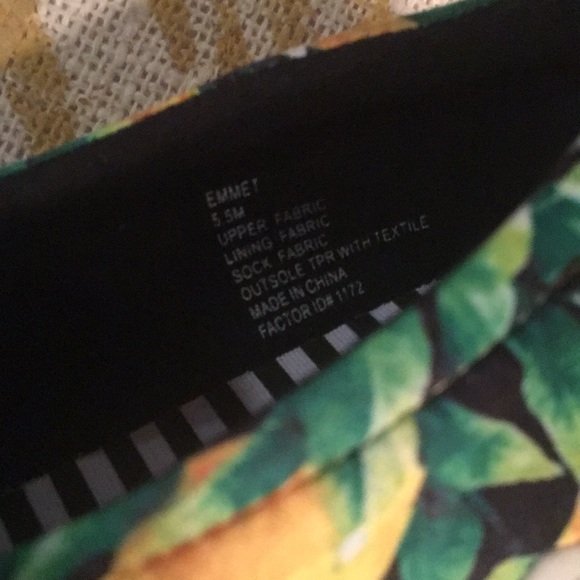 NWOT Betsey Johnson Emmet Sneaker 🍋 - Picture 3 of 4